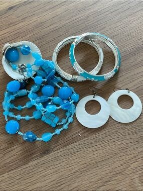 Feeling Beachy! Fun necklace, earrings and bracelets for a day at the beach.